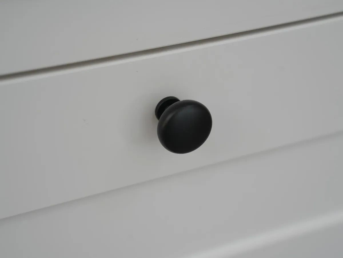 Minimalist Three Drawer Bedside Dresser E5006 product detail