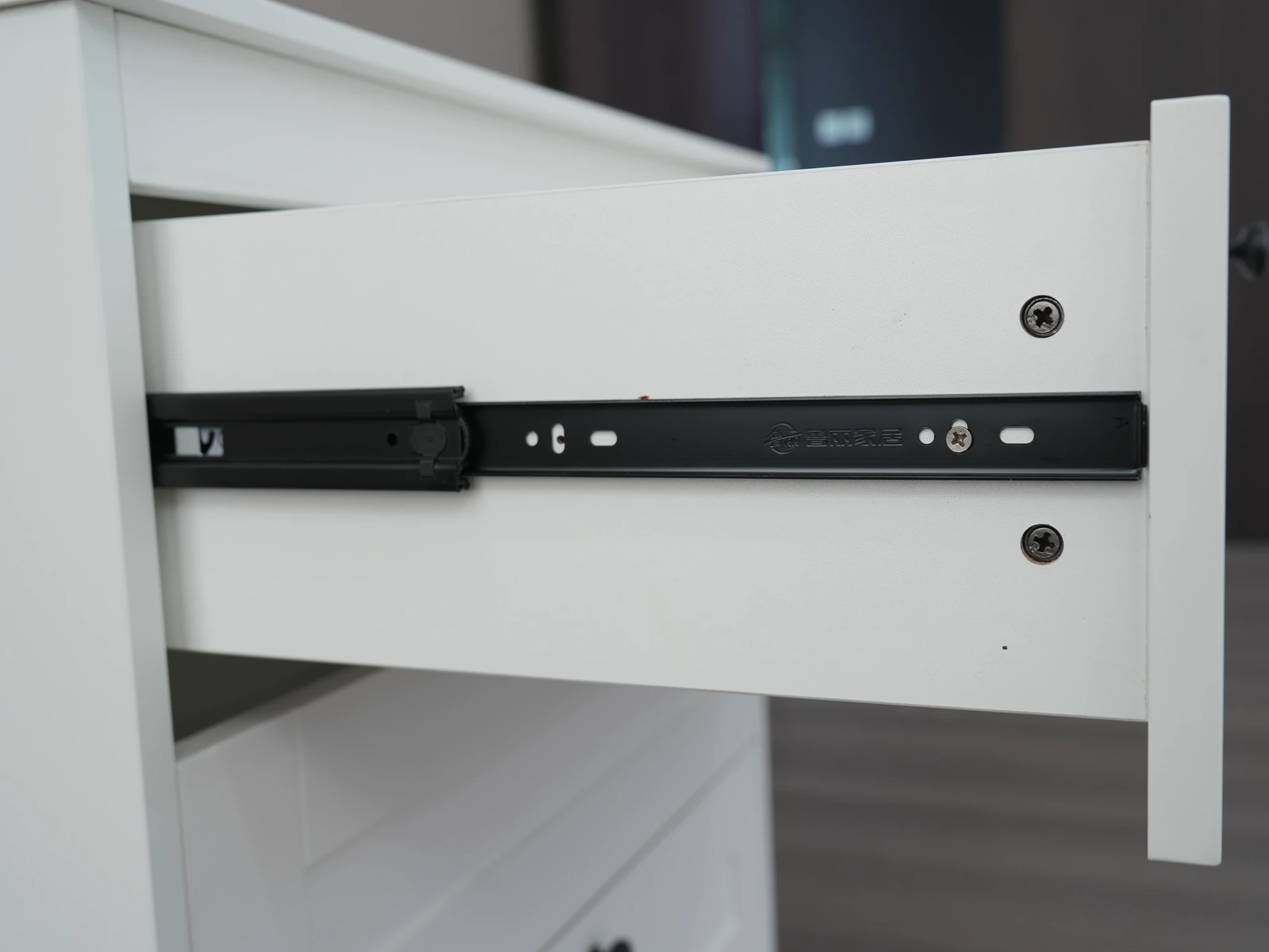 Minimalist Three Drawer Bedside Dresser E5006 product detail