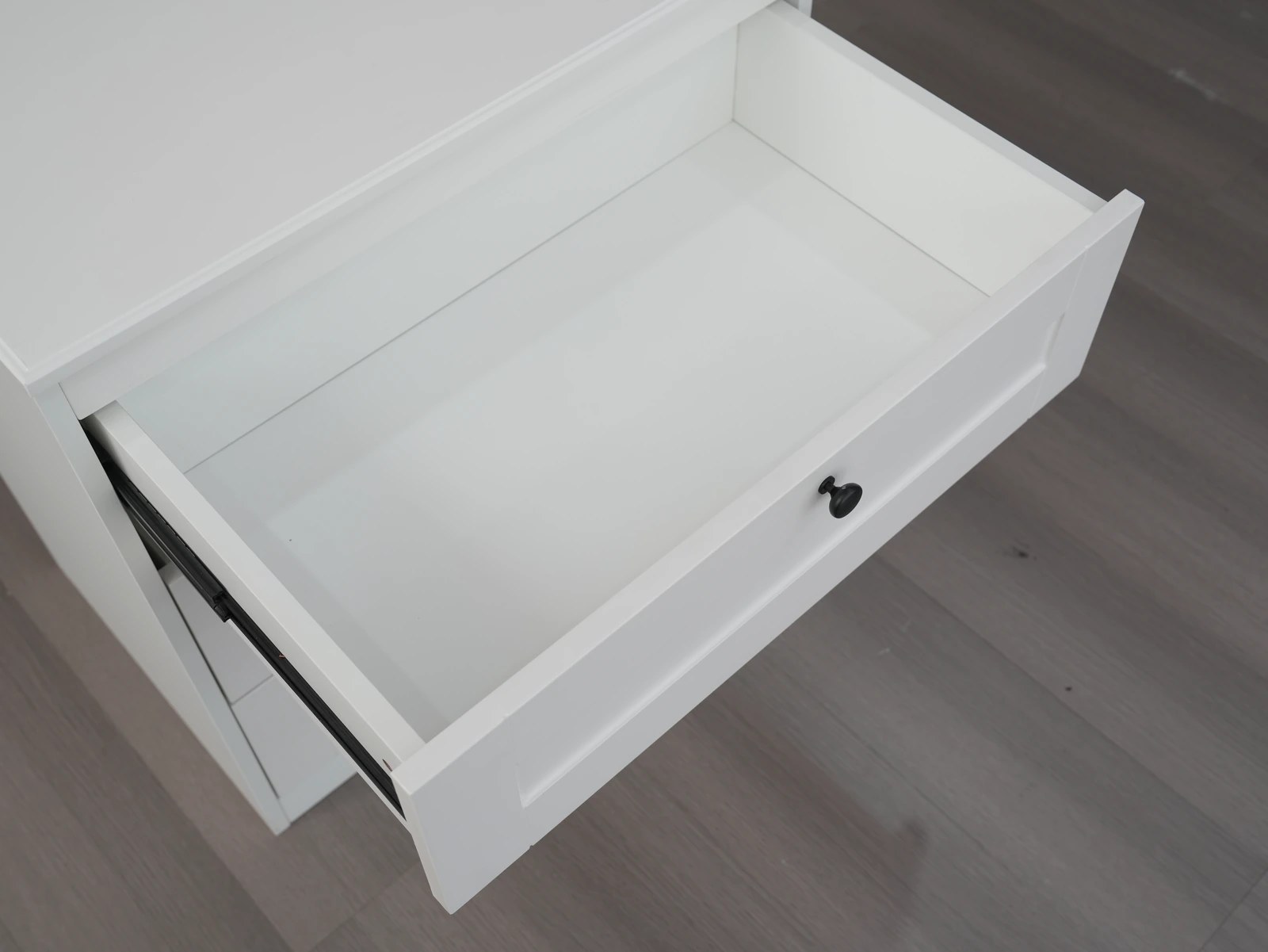 Minimalist Three Drawer Bedside Dresser E5006 product detail